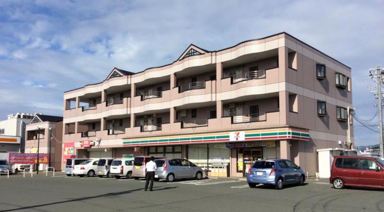 コンビニ　セブンイレブン豊橋下地町店（コンビニ）まで833m