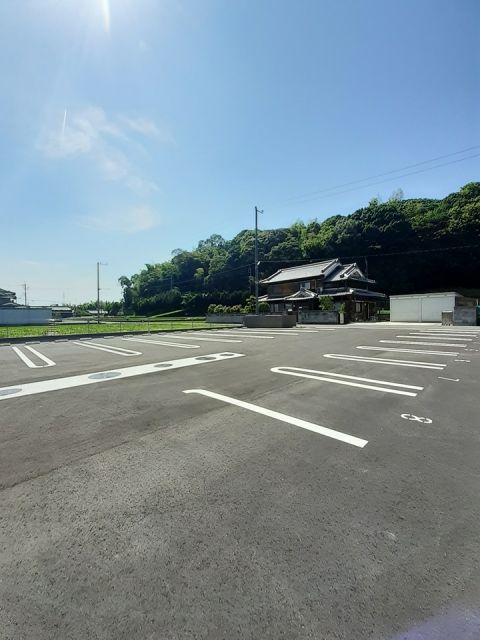 【メゾンルミネ　隅田　IIIの駐車場】