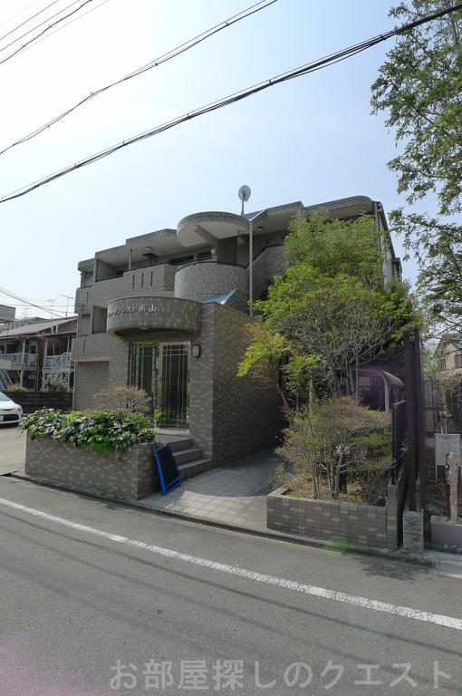 名古屋市昭和区駒方町のマンションの建物外観