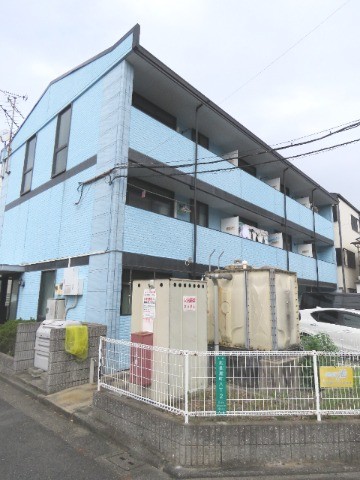 堺市北区北長尾町のアパートの建物外観