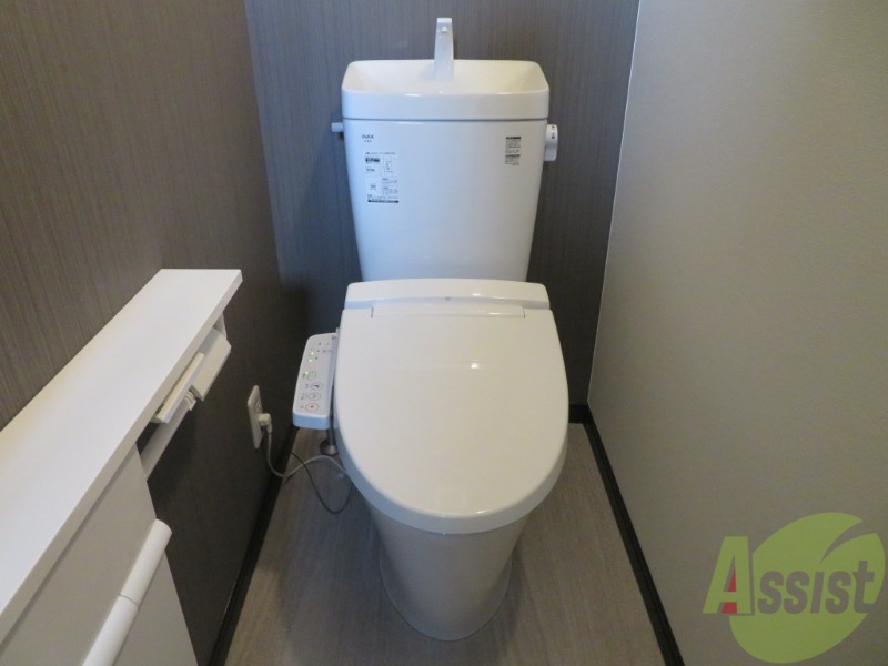 トイレ　ウォシュレット機能がついているので安心ですね。