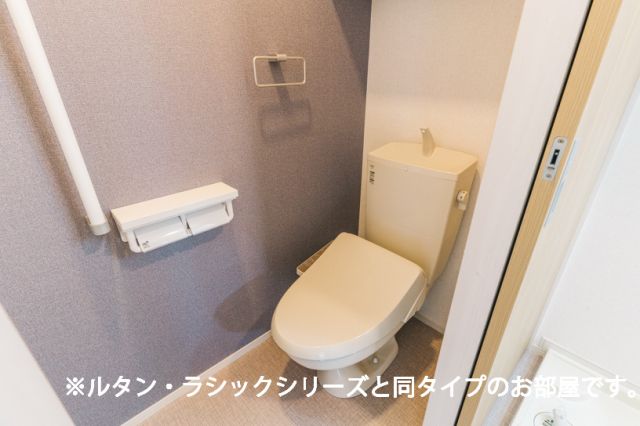 【カーサ　セレッソのトイレ】