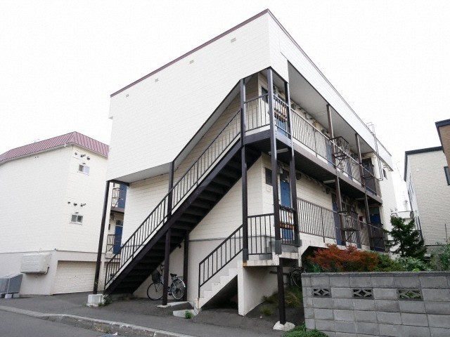 札幌市手稲区前田六条のアパートの建物外観
