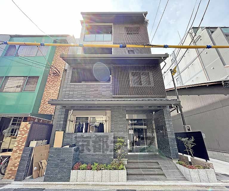 京都市下京区桝屋町のマンションの建物外観