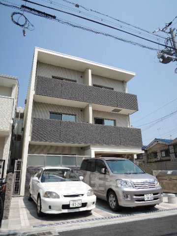 京都市南区東九条石田町のマンションの建物外観