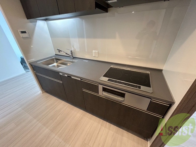 キッチン　ＩＨクッキングヒーターです！お手入れも楽々ですね。