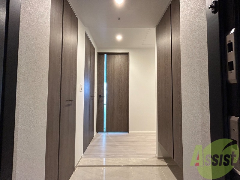 玄関　玄関です。ご覧の通り広々としていますね。