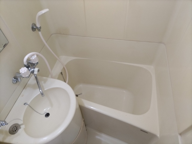 洗面設備　浴室にある洗面ボウル※同タイプ参考写真