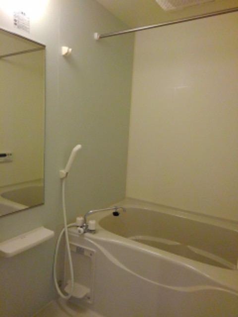 バス・シャワールーム　追い焚き機能付きです。