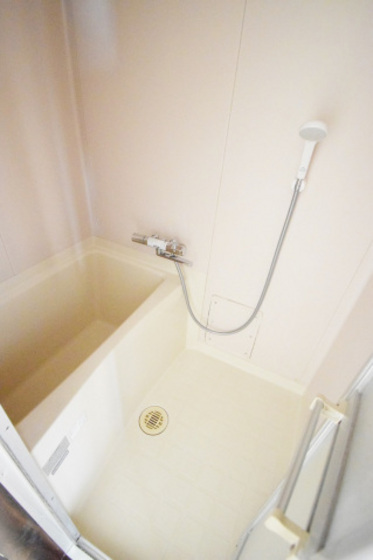 バス・シャワールーム　※別部屋の写真です