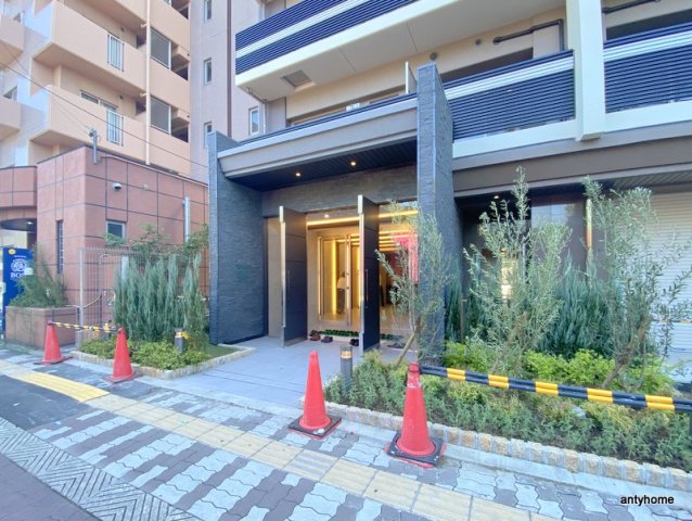 【大阪市住之江区南加賀屋のマンションのエントランス】