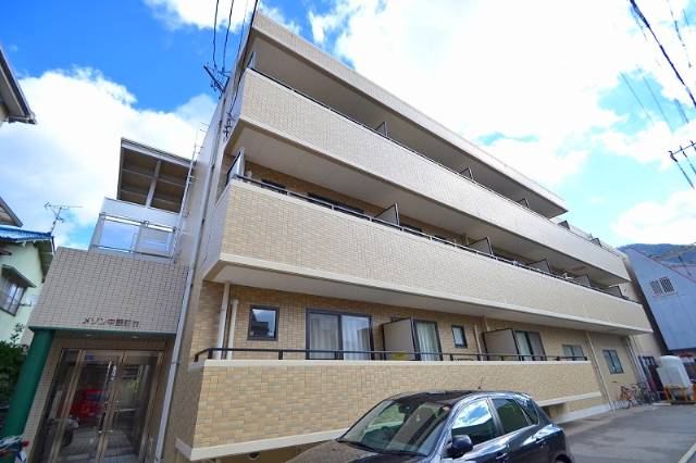 【メゾン中野駅前の建物外観】