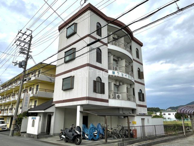 第７セイワコートの建物外観