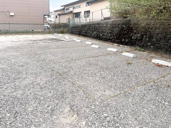 【豊田市永覚新町のマンションの駐車場】