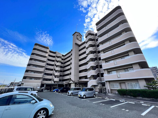 福岡市東区松田のマンションの建物外観