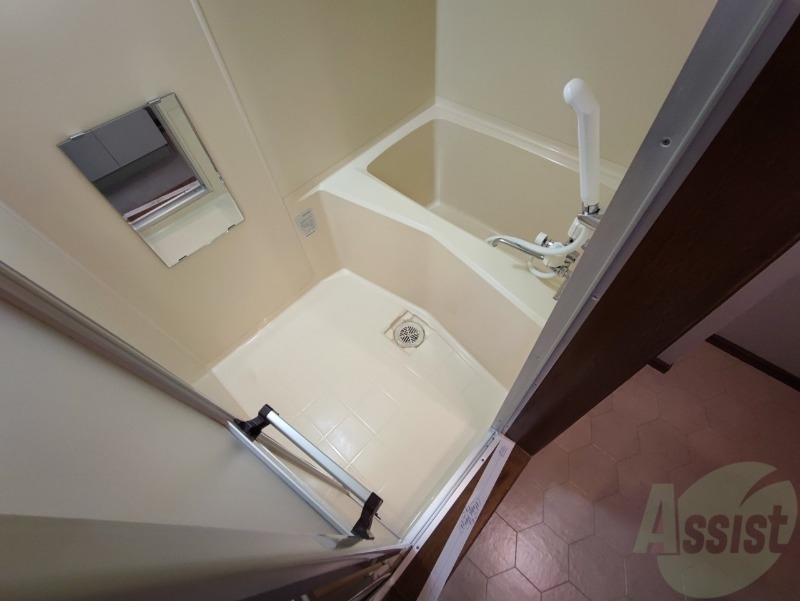 バス・シャワールーム　ユニットバスです。疲れを癒すのに欠かせませんね！