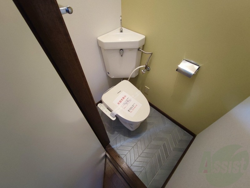 トイレ　こちらはトイレです。清潔感があり、安心して使用できます。