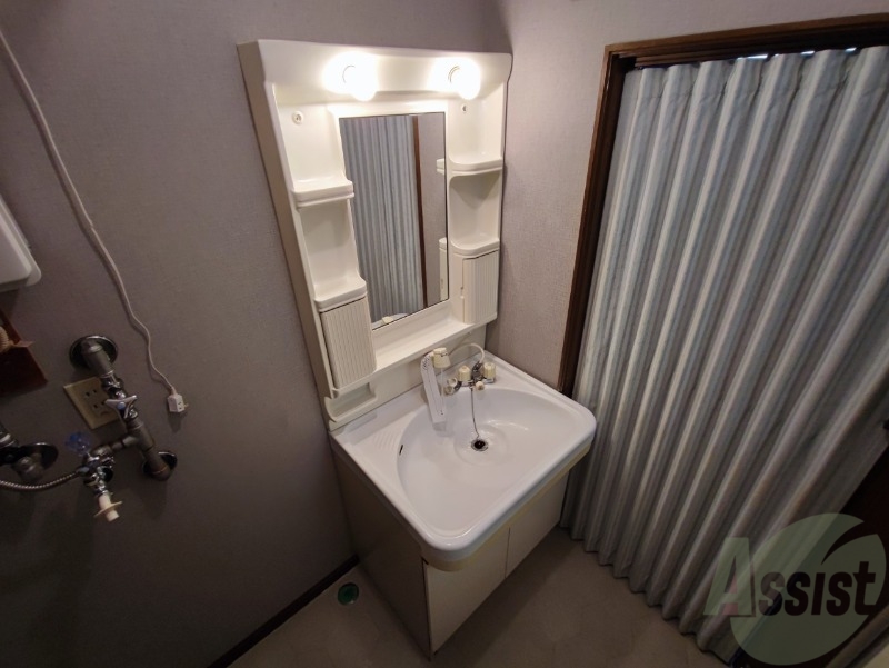 洗面設備　こちらに洗面台があります。朝の洗顔はこちらで。