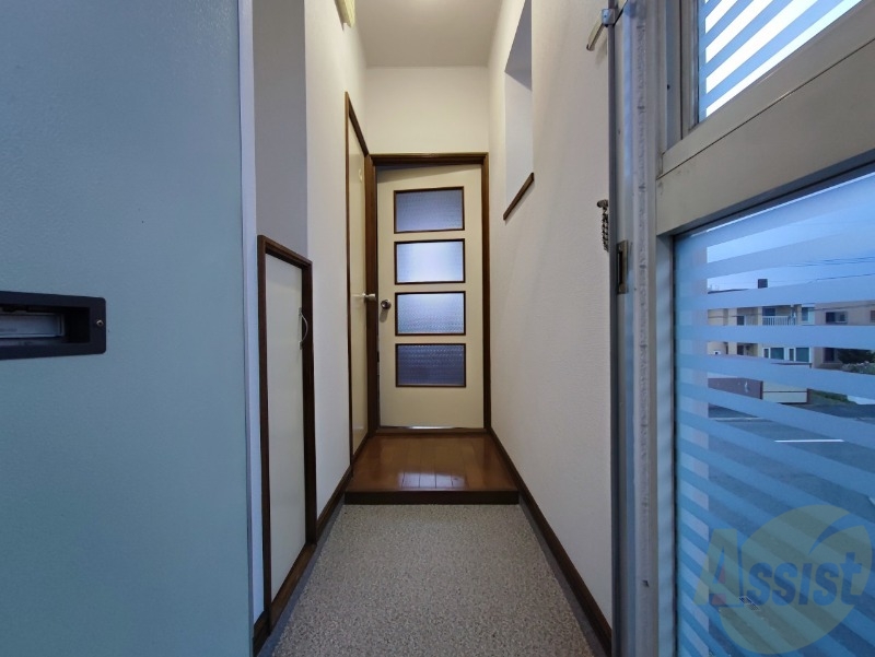 玄関　玄関の様子です。明るい印象ですね。気分もあがりそう。