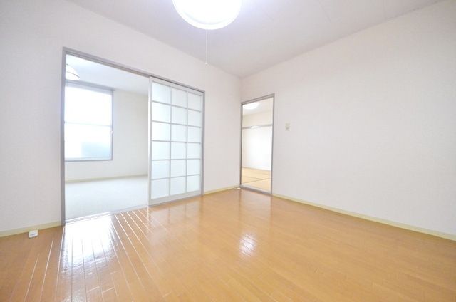 居室・リビング　明るいお部屋です♪