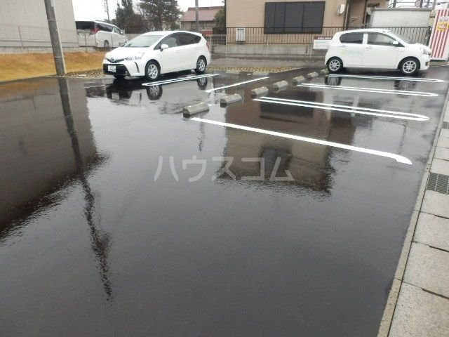 【名古屋市緑区緑花台のアパートの駐車場】