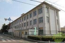 【尼崎市長洲中通のマンションの小学校】