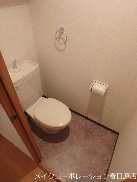 トイレ　写真は同型タイプ