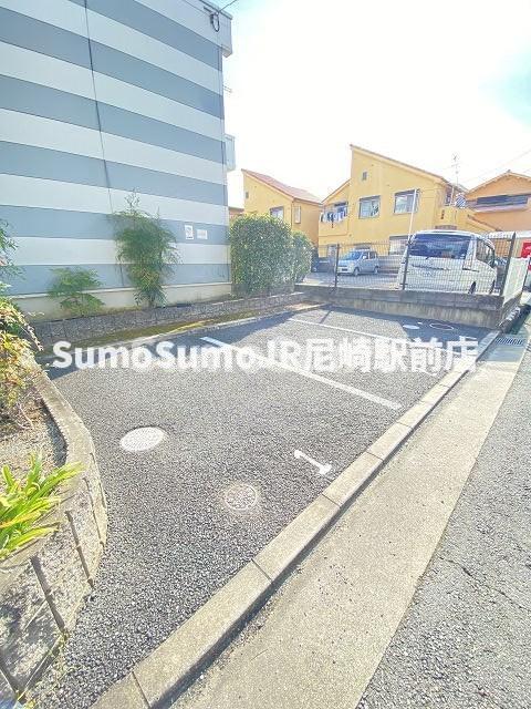 駐車場　駐車場があるので、車を買う予定の方も安心です