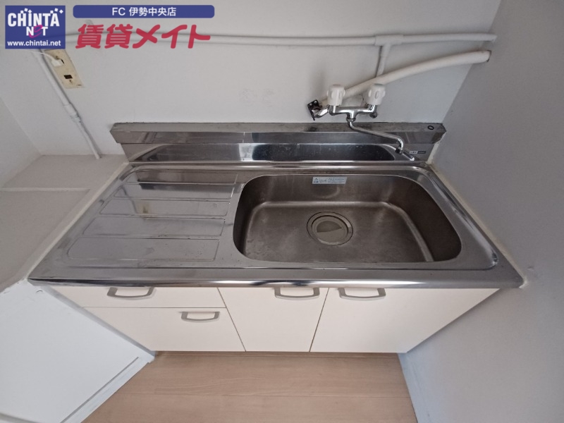 キッチン　同物件別部屋の写真