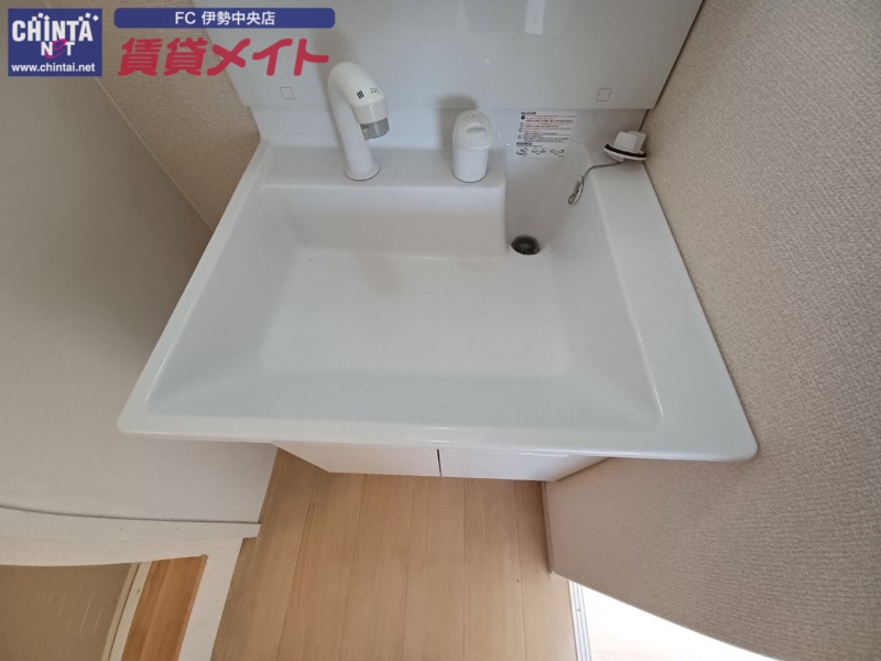 洗面設備　同物件別部屋の写真
