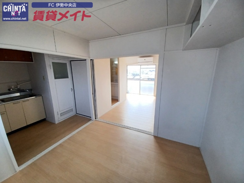 居室・リビング　同物件別部屋の写真