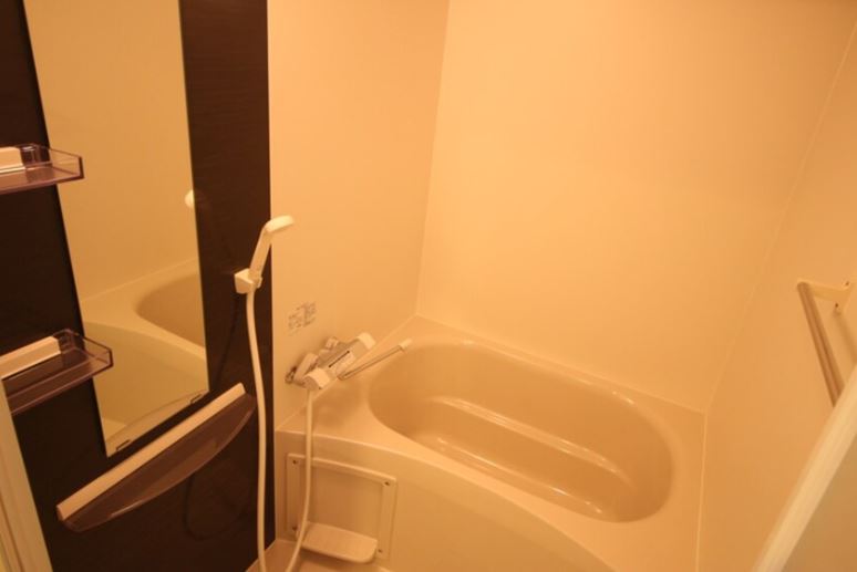 バス・シャワールーム　この写真の反転タイプです。