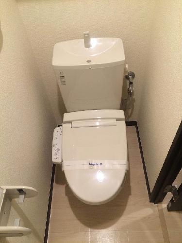 トイレ　温水洗浄便座付き