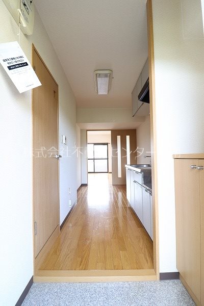 玄関　別部屋写真です