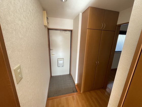 玄関　※別号室の写真です。
