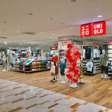 ショッピングセンター　ユニクロ日吉東急アベニュー店（ショッピングセンター）まで613m