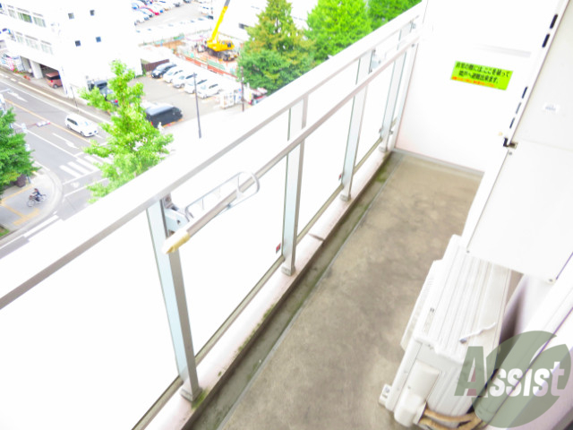 バルコニー　洗濯物がたくさん干せるバルコニーで嬉しいですね。