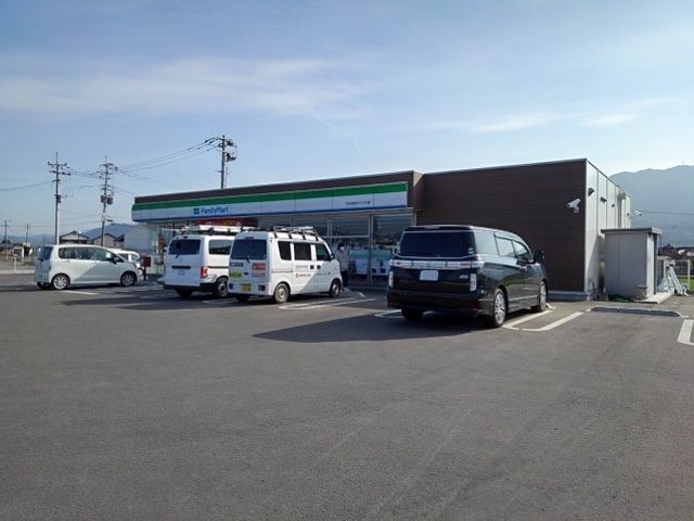 コンビニ　ファミリーマートうきは吉井バイ（コンビニ）まで740m