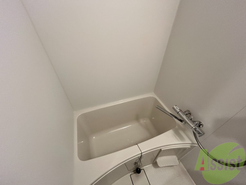 バス・シャワールーム　お風呂はゆったりと入るには充分な広さです。