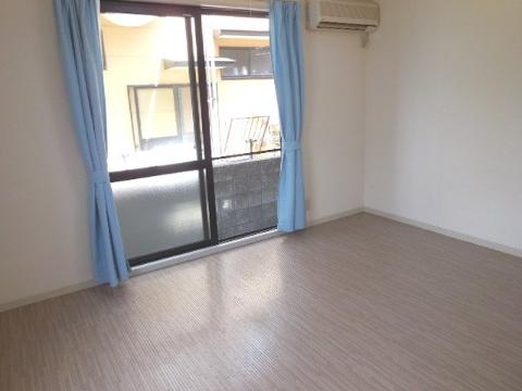 居室・リビング　室内