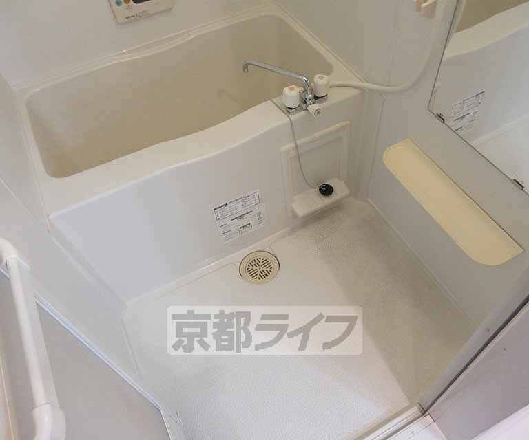 バス・シャワールーム　鏡付きのお風呂です！