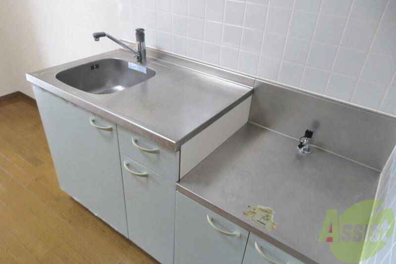 キッチン　大き目のキッチンでスペースも広く使いやすくなっております。