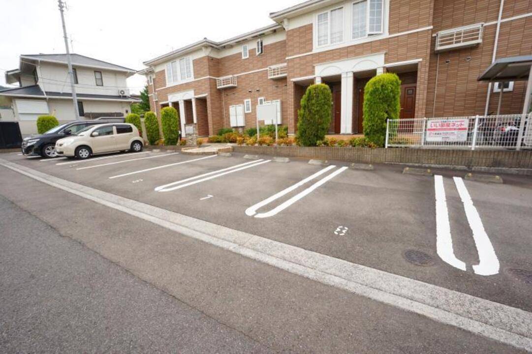 駐車場　駐車場