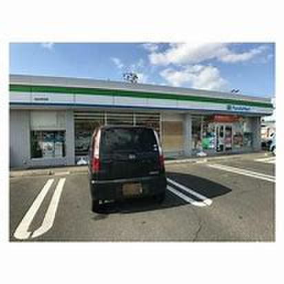 コンビニ　ファミリーマート　仙台岩切店（コンビニ）まで1000m