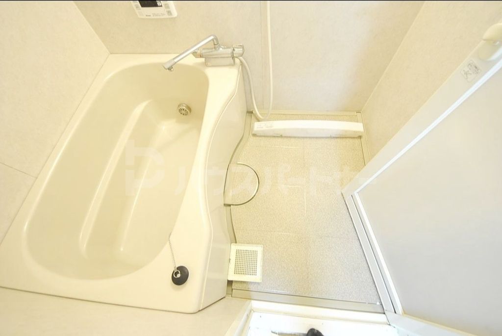 バス・シャワールーム　リフォーム中のお写真です。