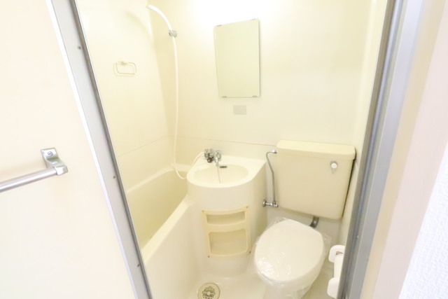 バス・シャワールーム　丸洗いできるユニットバスです☆