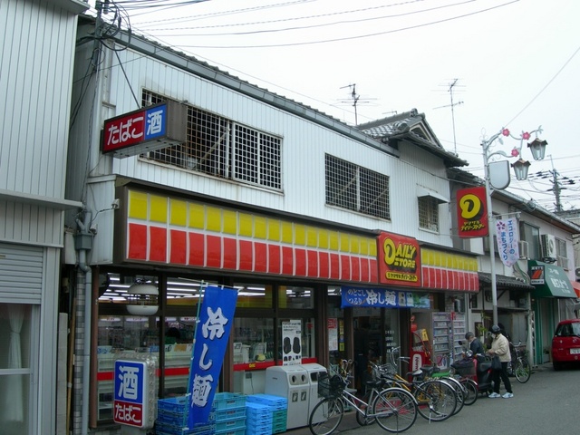 コンビニ　デイリーヤマザキ箕面桜井店（コンビニ）まで595m