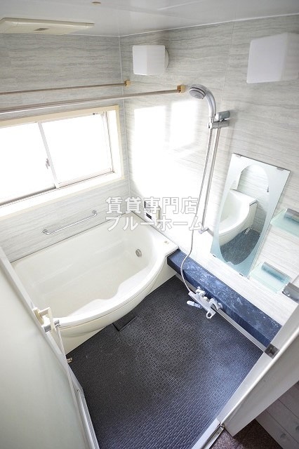 バス・シャワールーム　追炊き機能付のバスルーム！