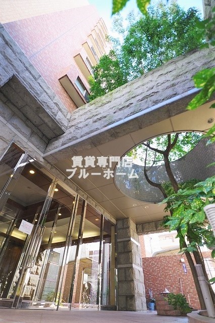 建物外観　鉄筋コンクリート造10階建ての物件！