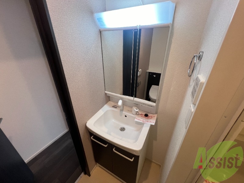 洗面設備　独立洗面台で、朝の準備も捗りそうですね。